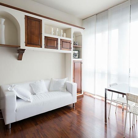 Studio Downtown Fantastic Area Apartment Милано Екстериор снимка