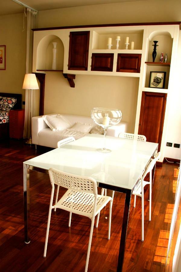 Studio Downtown Fantastic Area Apartment Милано Екстериор снимка