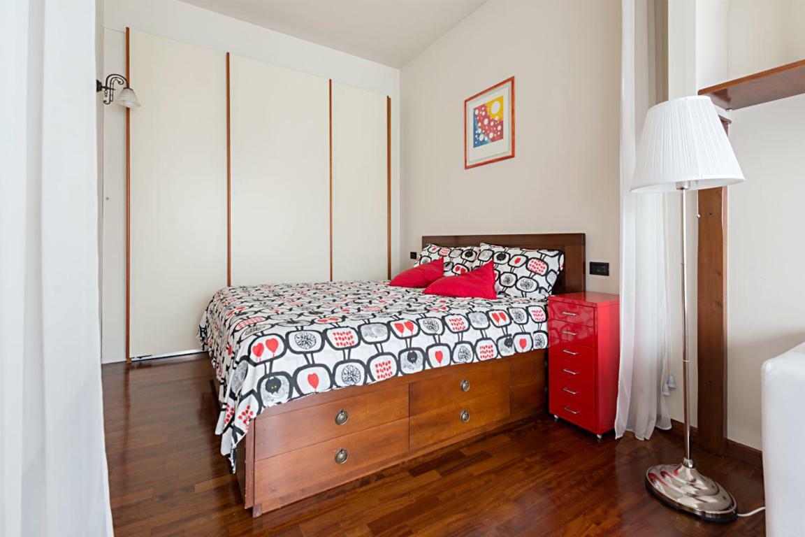 Studio Downtown Fantastic Area Apartment Милано Екстериор снимка