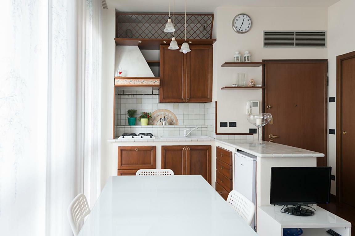 Studio Downtown Fantastic Area Apartment Милано Екстериор снимка