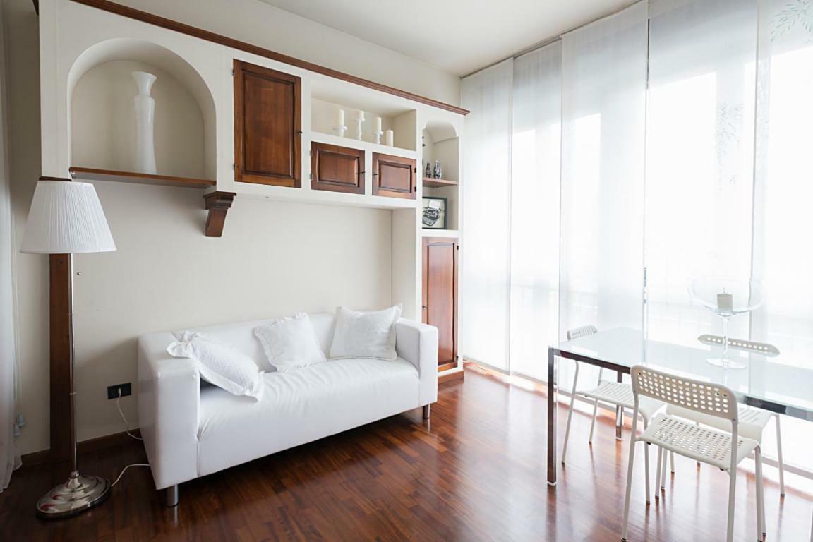 Studio Downtown Fantastic Area Apartment Милано Екстериор снимка